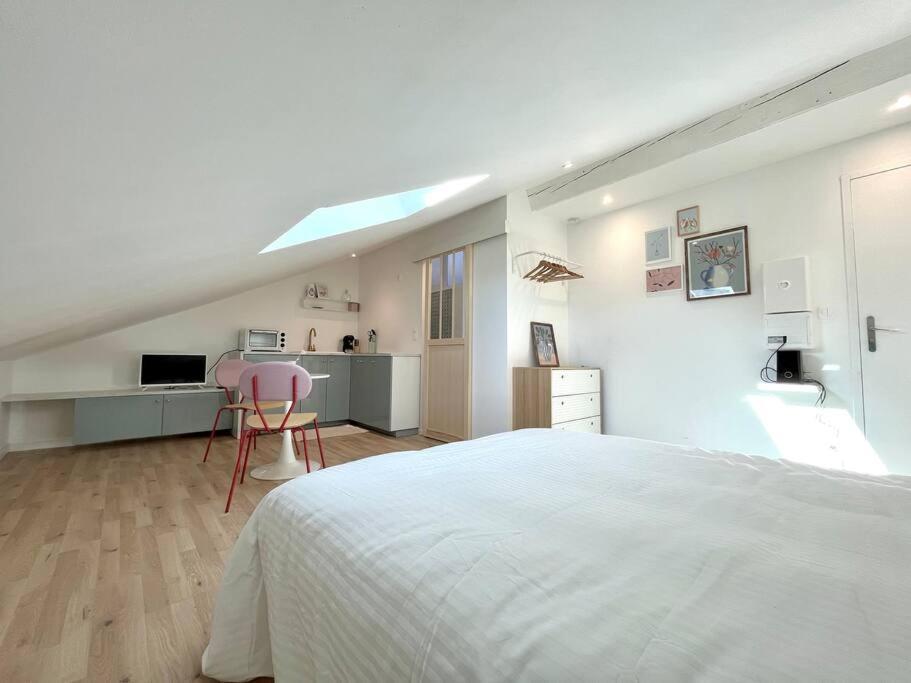 Studio Jade : Charmant Logement Place Clemenceau Apartment Pau Luaran gambar