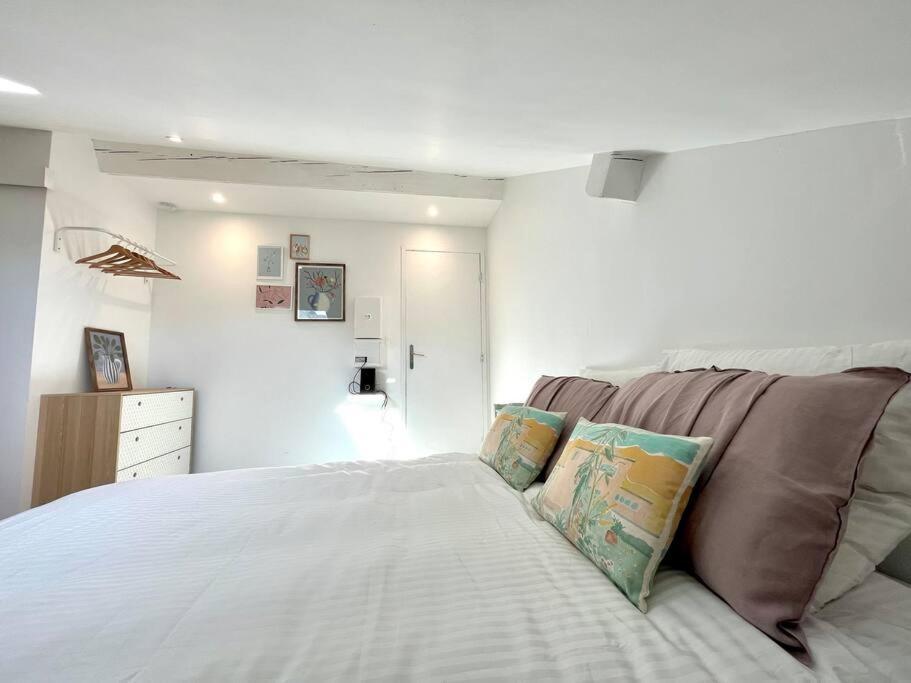 Studio Jade : Charmant Logement Place Clemenceau Apartment Pau Luaran gambar